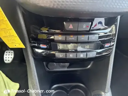 Photo 12 Peugeot 208  PureTech 110ch S&S BVM6 GT Line