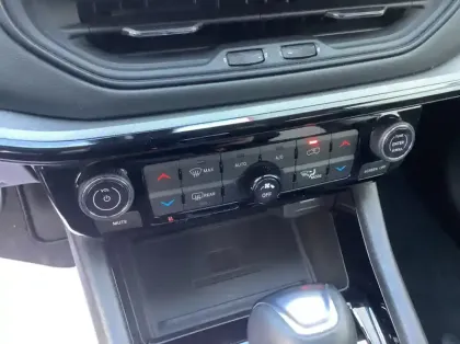 Photo 15 Jeep Compass 1.5 Turbo T4 130 ch e-Hybrid BVR7 S