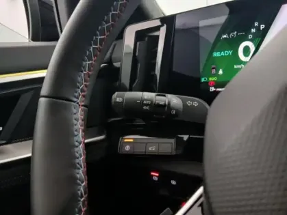 Photo 26 Renault Espace VI E-Tech full hybrid 200 GSR2 esprit Alpine