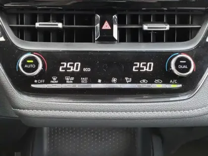 Photo 13 Toyota Corolla 122h Design