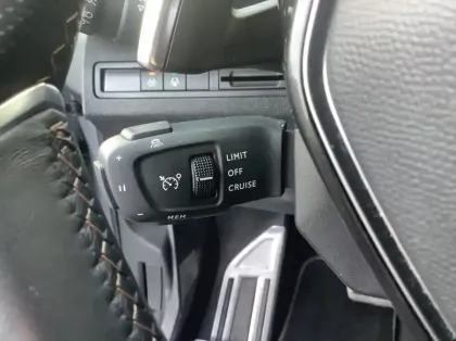 Photo 22 Peugeot 3008 Hybrid 136 e-DCS6 GT