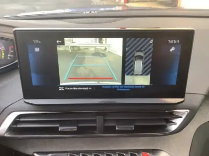 Photo 18 Peugeot 3008 Hybrid 136 e-DCS6 GT