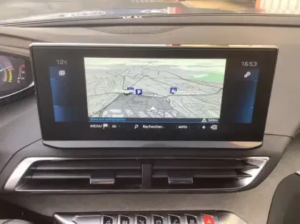 Photo 14 Peugeot 3008 Hybrid 136 e-DCS6 GT