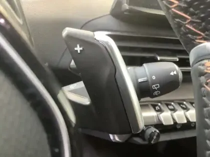 Photo 19 Peugeot 3008 Hybrid 136 e-DCS6 GT