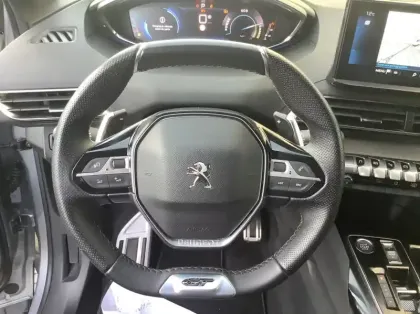 Photo 17 Peugeot 3008 Hybrid 136 e-DCS6 GT