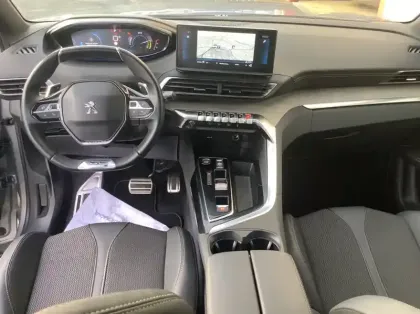 Photo 12 Peugeot 3008 Hybrid 136 e-DCS6 GT