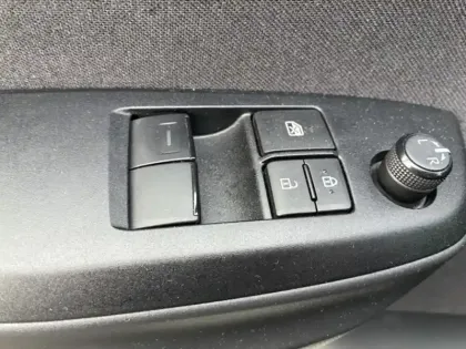 Photo 13 Toyota Yaris Hybride 116h Dynamic