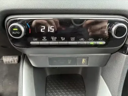 Photo 16 Toyota Yaris Hybride 116h Dynamic