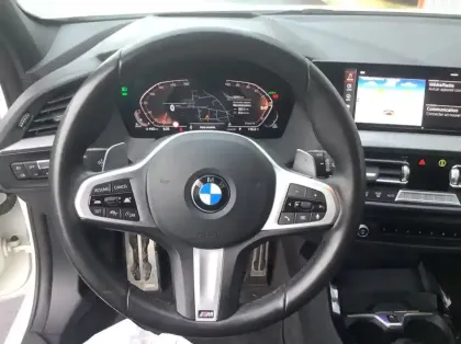 Photo 17 BMW Serie 1 F40 118d 150 ch BVA8 M Sport