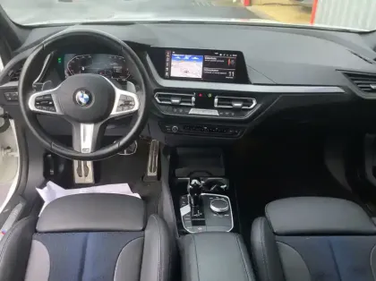 Photo 12 BMW Serie 1 F40 118d 150 ch BVA8 M Sport