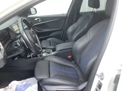 Photo 10 BMW Serie 1 F40 118d 150 ch BVA8 M Sport