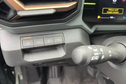 Photo 15 Dacia Duster Hybrid 140 Extreme