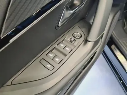 Photo 7 Peugeot 2008  1.2 PureTech 130ch S&S GT EAT8