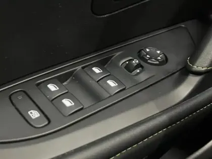 Photo 10 Peugeot 208  e- 136ch GT