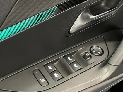 Photo 11 Peugeot 2008  1.2 PureTech 130ch S&S Allure Business EAT8