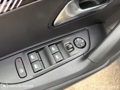 Photo 11 Peugeot 2008  1.2 Hybrid 145ch Allure e-DCS6