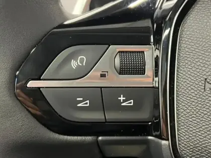 Photo 12 Peugeot 208  1.2 Hybrid 110ch Allure e-DCS6