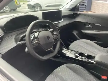 Photo 5 Peugeot 208  1.2 Hybrid 110ch Allure e-DCS6