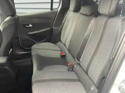 Photo 7 Peugeot 208  1.2 Hybrid 110ch Allure e-DCS6