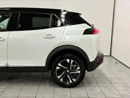 Photo 6 Peugeot 2008  1.5 BlueHDi 110ch S&S GT