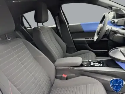 Photo 25 Lancia Ypsilon  1.2 Ibrida 110ch HF Line eDCT6