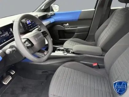 Photo 24 Lancia Ypsilon  1.2 Ibrida 110ch HF Line eDCT6