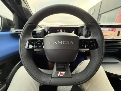 Photo 11 Lancia Ypsilon  1.2 Ibrida 110ch HF Line eDCT6