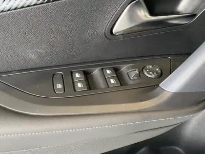 Photo 10 Peugeot 2008  1.2 PureTech 100ch S&S Allure Pack