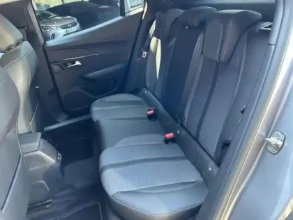 Photo 8 Peugeot 2008  e- 136ch Allure