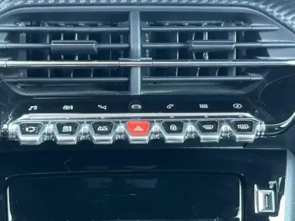 Photo 12 Peugeot 2008  e- 136ch Allure