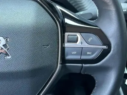 Photo 11 Peugeot 2008  e- 136ch Allure