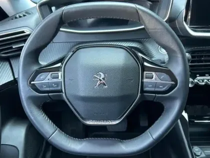 Photo 9 Peugeot 2008  e- 136ch Allure