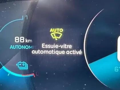 Photo 13 Peugeot 2008  e- 136ch Allure