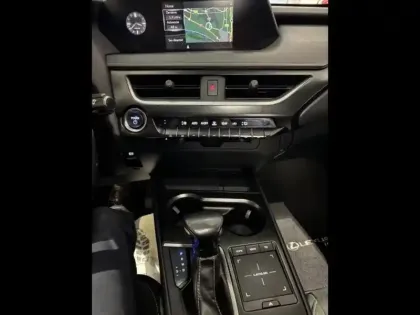 Photo 14 Lexus UX  250h 2WD Pack Business MY20