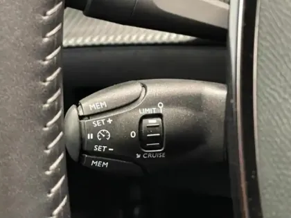 Photo 6 Peugeot 208  e- 136ch Allure