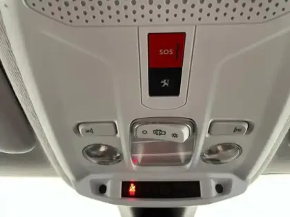 Photo 11 Peugeot 208  e- 136ch Allure