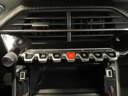 Photo 12 Peugeot 208  e- 136ch Allure