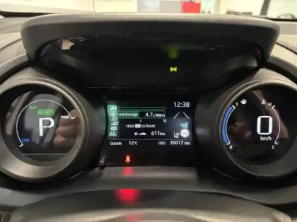 Photo 7 Toyota Yaris  Cross 116h Dynamic Business + Programme Beyond Zero Academy MY22