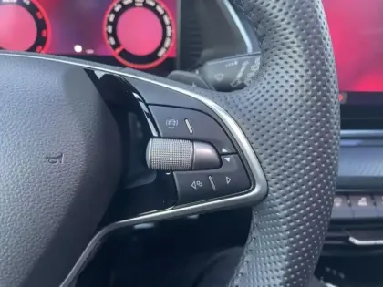 Photo 12 Skoda Octavia  Combi 2.0 TDI SCR 150ch Sportline DSG7