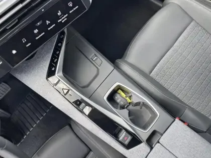 Photo 12 Peugeot 3008  1.2 Hybrid 145ch Allure e-DCS6