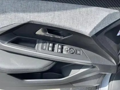 Photo 7 Peugeot 3008  1.2 Hybrid 145ch Allure e-DCS6