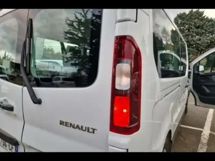 Photo 13 Renault Trafic Gén. III (J82) Ph3 Zen 4