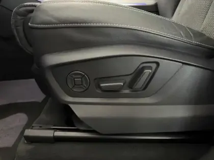 Photo 13 Audi Q8  60 TFSI e 462ch Compétition quattro tiptronic 8