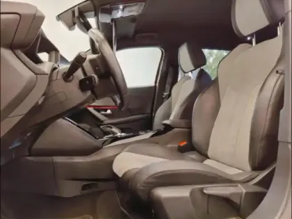 Photo 6 Peugeot 2008  e- 136ch GT Pack