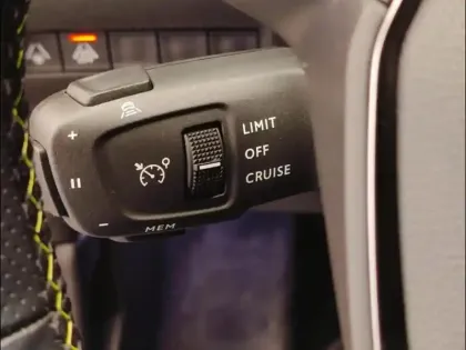 Photo 12 Peugeot 2008  e- 136ch GT Pack