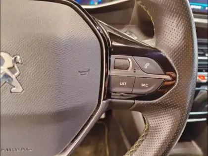 Photo 14 Peugeot 2008  e- 136ch GT Pack