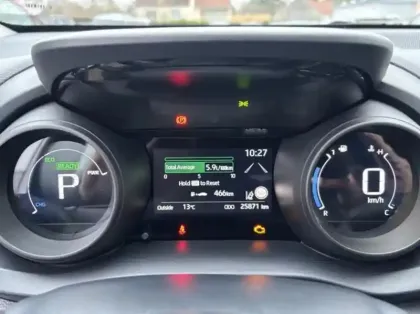 Photo 7 Toyota Yaris  Cross 116h Dynamic Business + Programme Beyond Zero Academy MY22