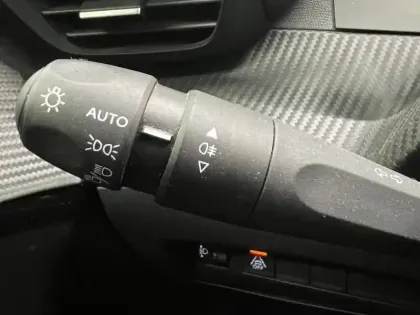 Photo 12 Peugeot 208  e- 136ch Style