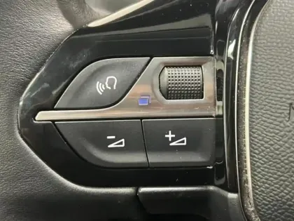 Photo 13 Peugeot 208  e- 136ch Style