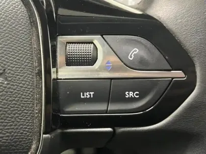 Photo 14 Peugeot 208  e- 136ch Style